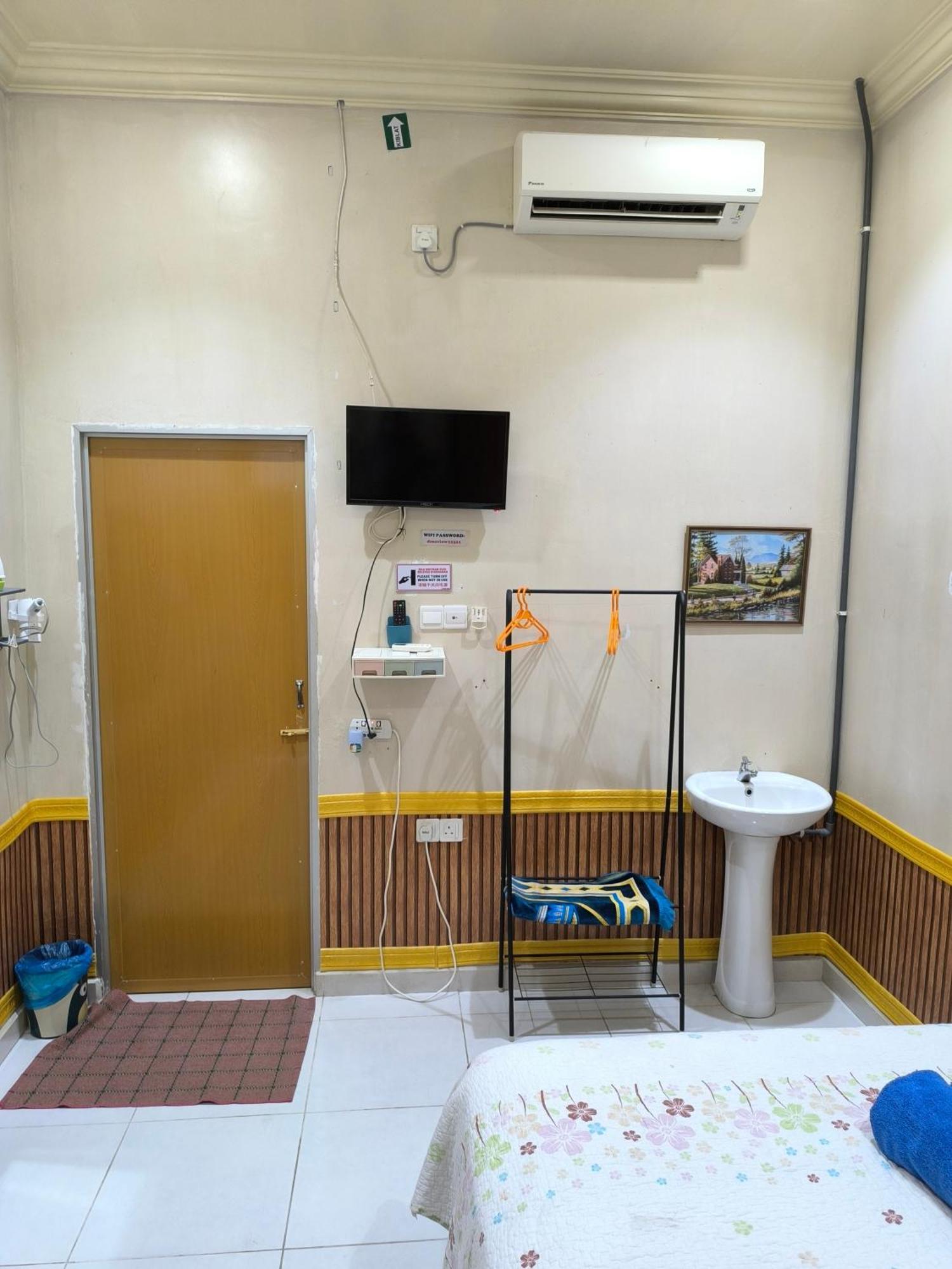 Desa Besut Inn 캄풍 쿠알라 베숫 외부 사진